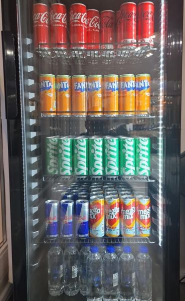 Gekühlte und heiße Getränke frei - einfach nehmen!